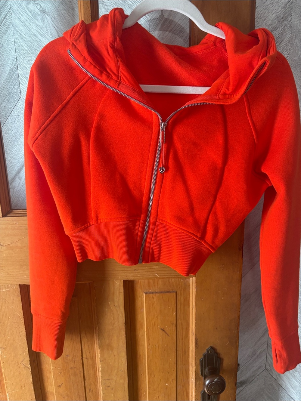 Women’s Lululemon scuba Cropped Hooded Zip Jacket in Vibrant Orange size 4